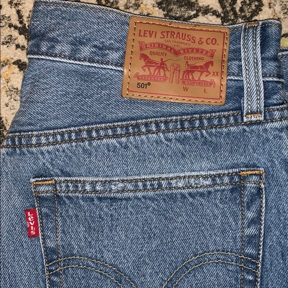 Brand new Levi 501 medium wash denim jeans - Picture 3 of 3